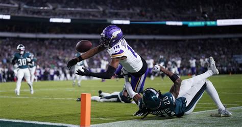 Justin Jefferson can’t hold on, Vikings’ 4 fumbles prove costly in sloppy loss to Eagles